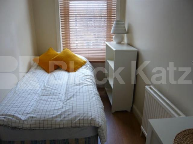 			Overlooking Canal!, 2 Bedroom, 1 bath, 1 reception Flat			 Hormead Road, Westbourne Park